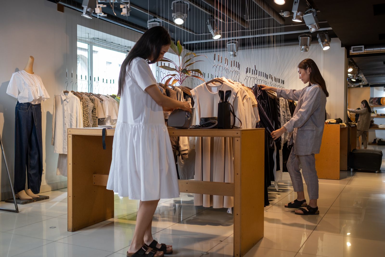 E-Commerce & Retail